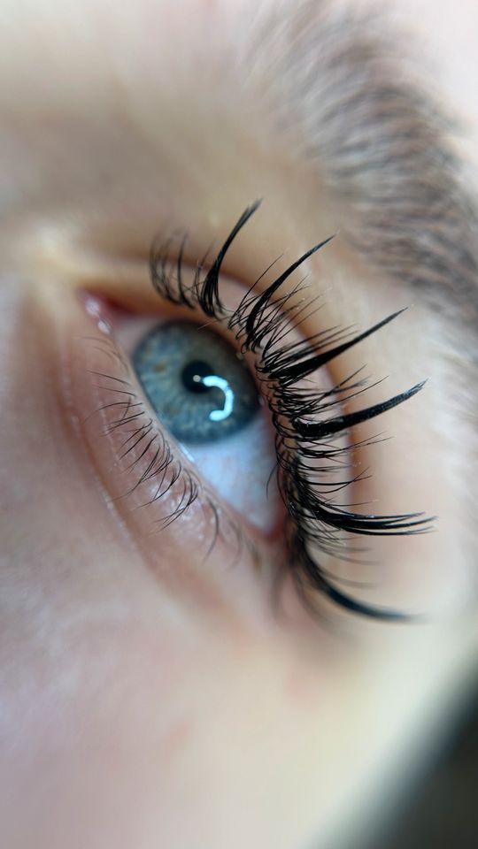 Wimpernverlängerung Wimpernlifting Brow PMU Gesichtreinigung in Bochum