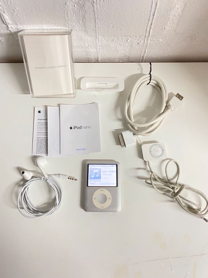 Apple iPod Nano 4GB A1236 mit Fernbedienung und allem Zubehör in Harburg -  Hamburg Fischbek | MP3 Player gebraucht kaufen | eBay Kleinanzeigen ist  jetzt Kleinanzeigen