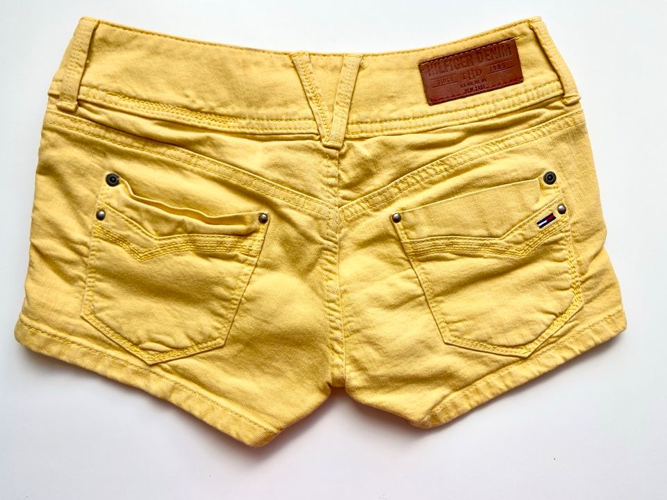 TOMMY HILFIGER DENIM Damen Shorts Hotpants Gr. 27 in Nürnberg (Mittelfr)