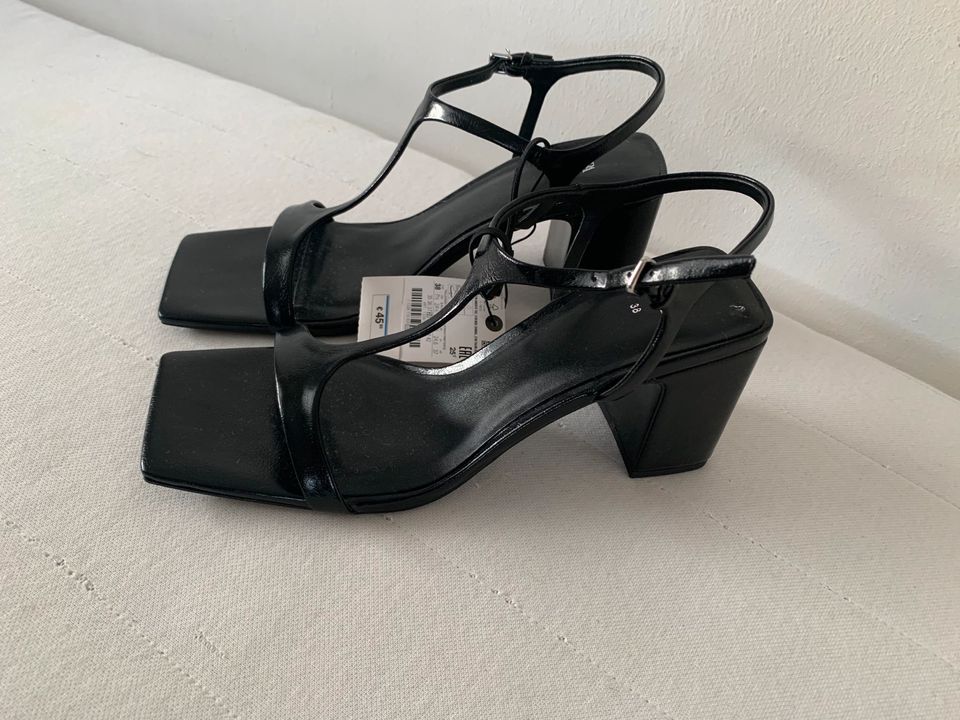 Zara Sandalen Sandaletten Größe 38 schwarz in Hannover