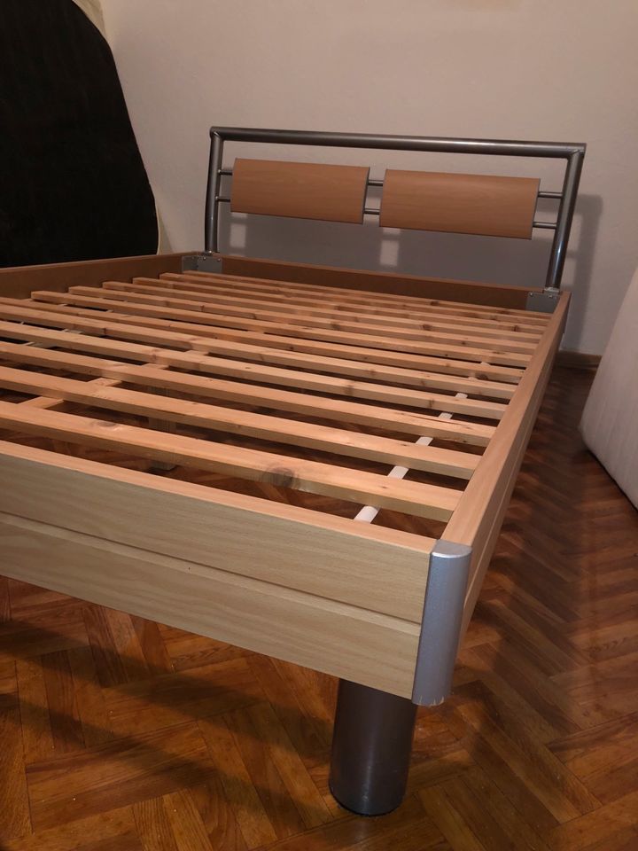 Doppelbett in Wiesbaden