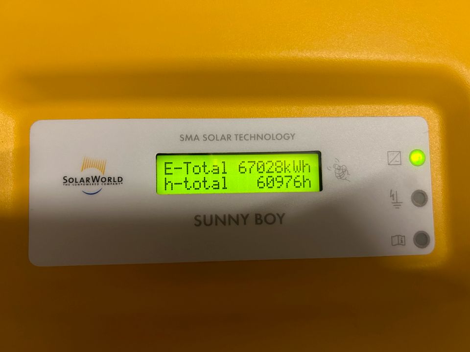 SMA Sunny Boy Wechselrichter SB 3300 mit Halterung in Bisingen