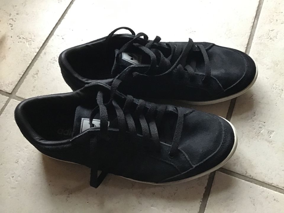 Adidas Sneaker schwarz, Gr. 41 1/3 Wildleder in Pfaffenhofen a. d. Glonn