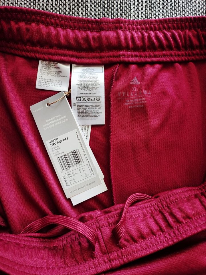 Adidas Tiro Off Pant Jogging Hose Größe XL Rot NEU mit Etikett in Nienburg (Saale)