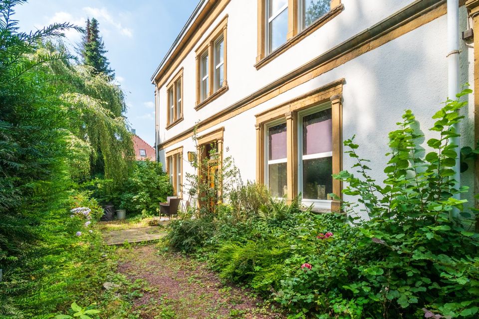 Elegante Stadtvilla mit Erweiterungspotenzial und Traumgrundstück! in Oerlinghausen