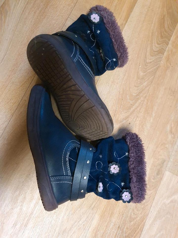 13 Paar Schuhe 27 Paket Crocs Ballerinas Adidas Stiefel Sneaker in Schönebeck (Elbe)