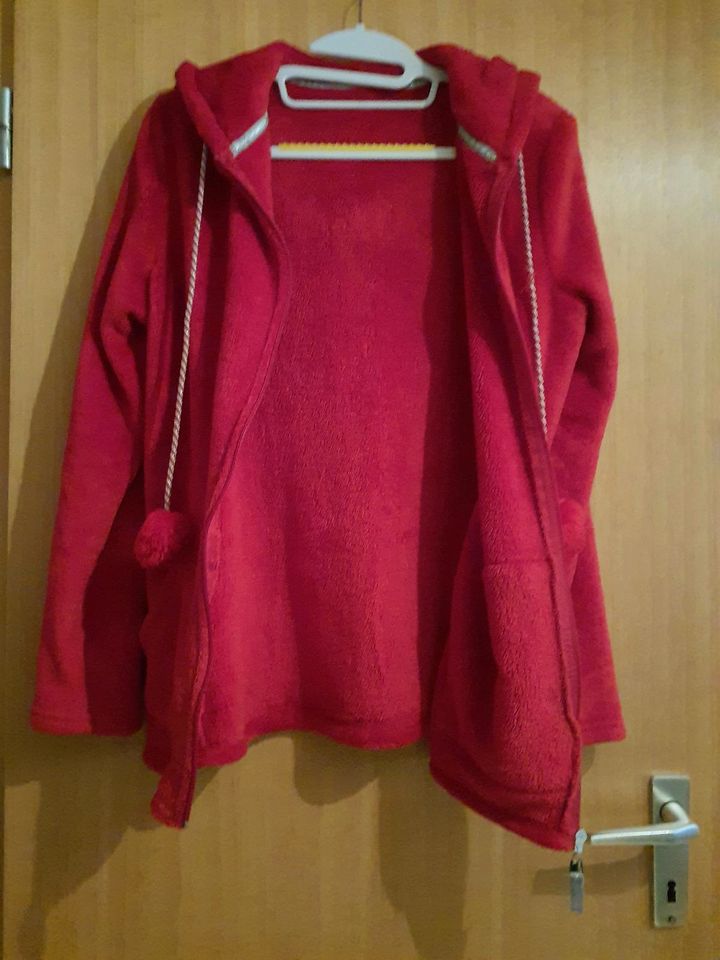 Rote Kuschel Jacke in 36 / 38 von TCM in Böblingen