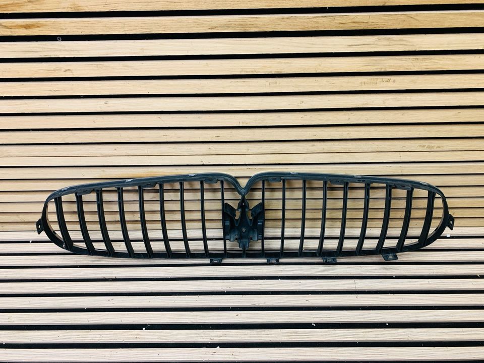 Maserati Granturismo Grill Vorne Stoßstange 68250900 in Küstriner Vorland