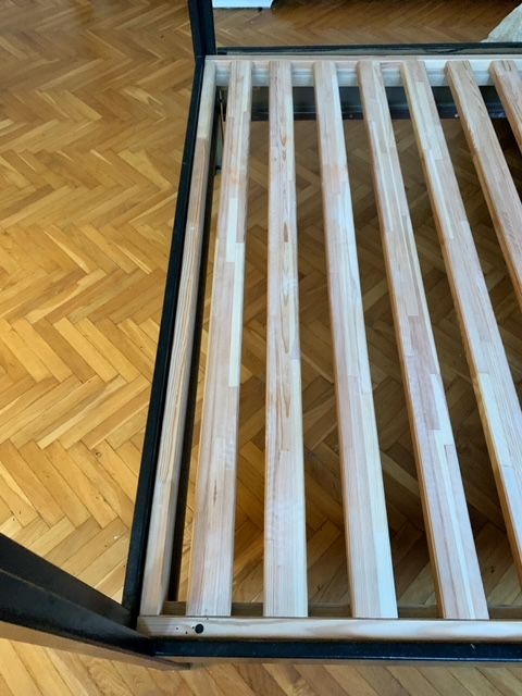 Bett Himmelbett schwarz Holz massiv Tischlerarbeit mit Lattenrost in Magdeburg