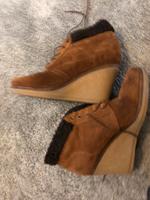 Halbstiefel Stiefelette mit Fell und Keilabsatzvon Esprit Gr 38 Berlin - Charlottenburg Vorschau