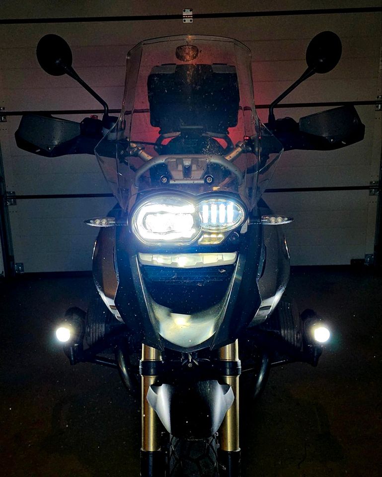 BMW R1200 GS Reiseenduro K25 LED Scheinwerfer, ESA Fahrwerk in Tittmoning