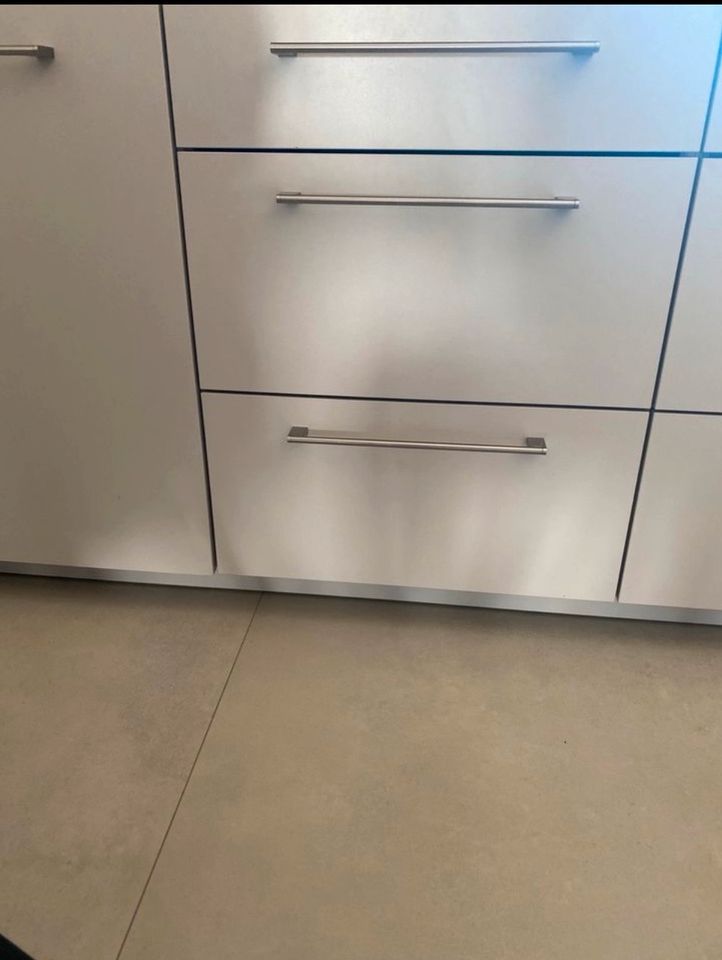 Nolte Küchenschränke Unterschränke XXXLutz Farbe weiß Sahara in Ludwigshafen