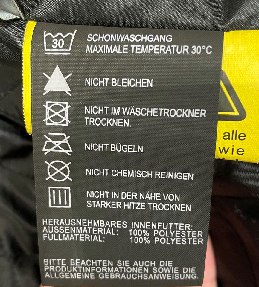 Herren Motorradjacke, in der Größe M inkl. Protektoren in Schmalkalden