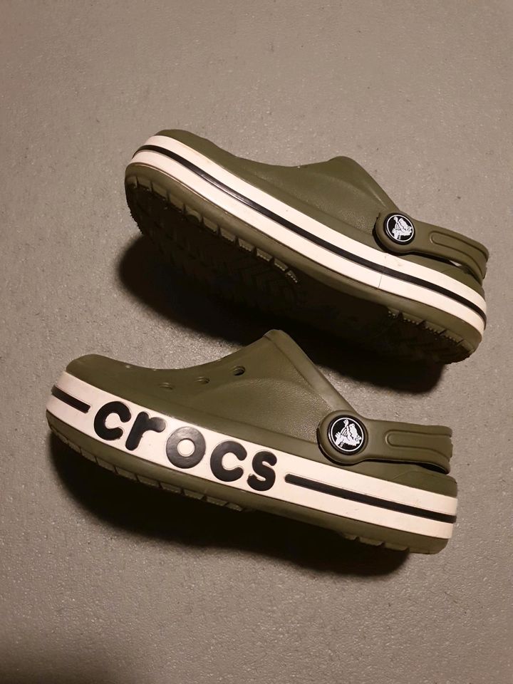 Crocs Größe 28 (US 11) in dunkelgrün in Marl
