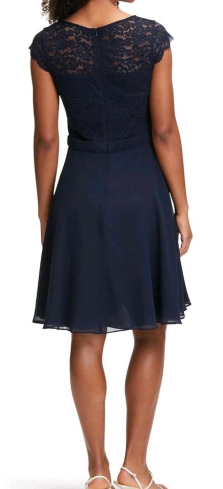 NEU mit Etikett Cocktailkleid Vera Mont 38 marine Ballkleid in Spiegelau