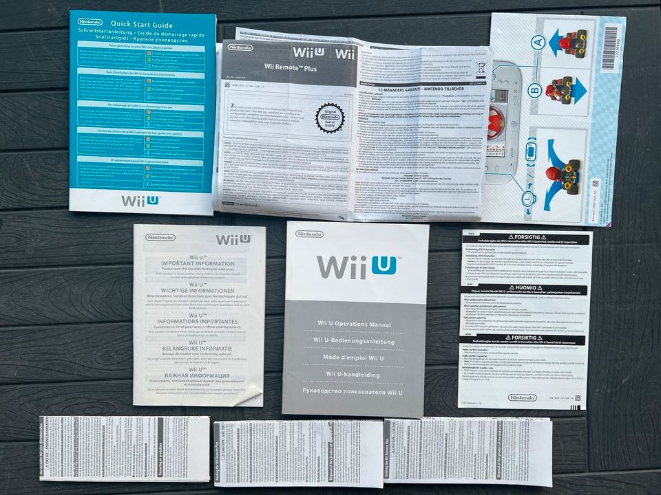 WiiU MIT 3 CONTROLLER +  ZUBEHÖR (inkl. Mario Cart 8 installiert) in Gangelt