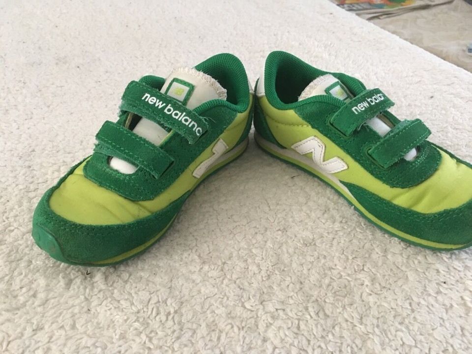 New Balance Kinderschuh Gr. 25 7 1/2 Turnschuhe in Trebsen