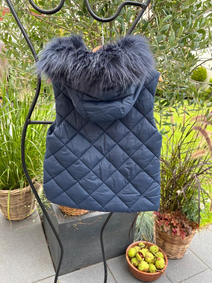Zara Steppweste Kapuze Fell Übergangsjacke Jacke blau 110/116 in Mörfelden-Walldorf