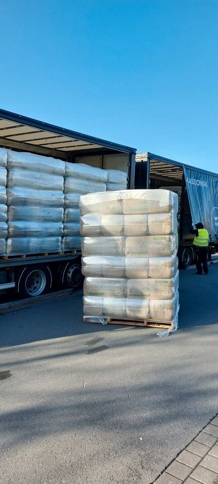 ⭐LKW Ladung Leinstroh Leinenstroh Pferdeeinstreu Einstreu ⭐ in Rheda-Wiedenbrück