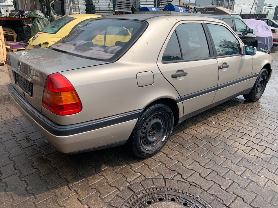 Mercedes C Klasse W202 Limousine Ersatzteile SCHLACHTFEST KFZ in Köln Vogelsang