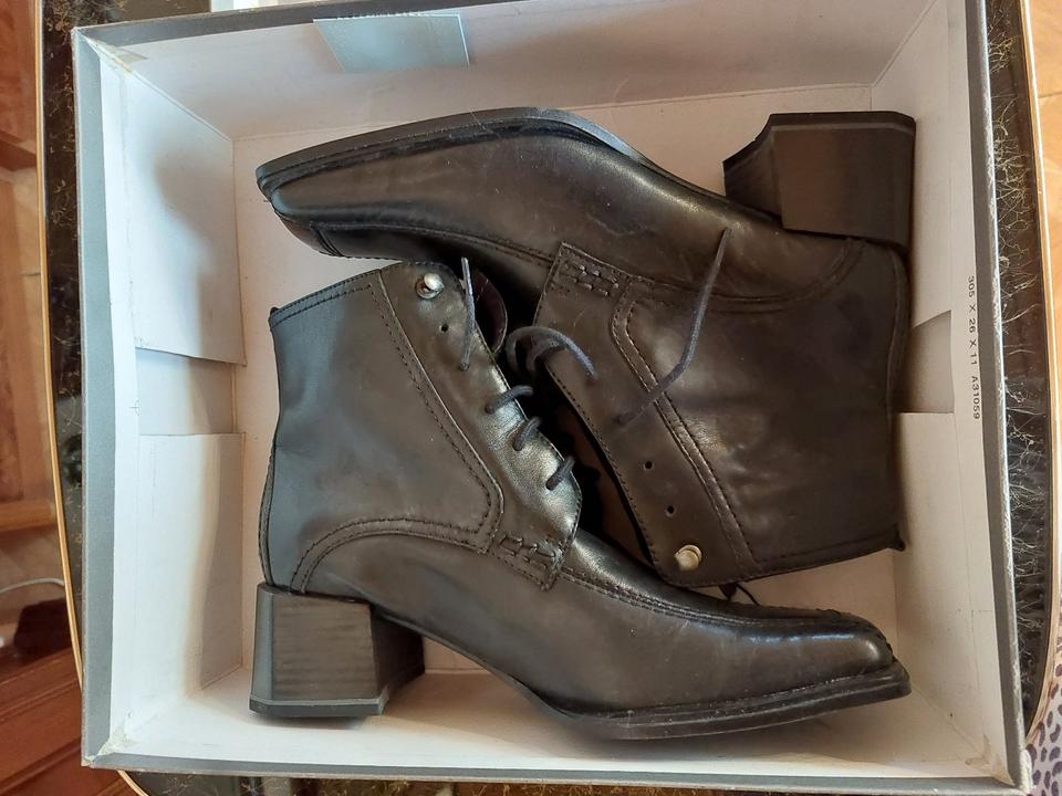 Schuhe Damen Tamaris Warmfutter Leder Schwarz Neu Karton Gr 36 in Hannover