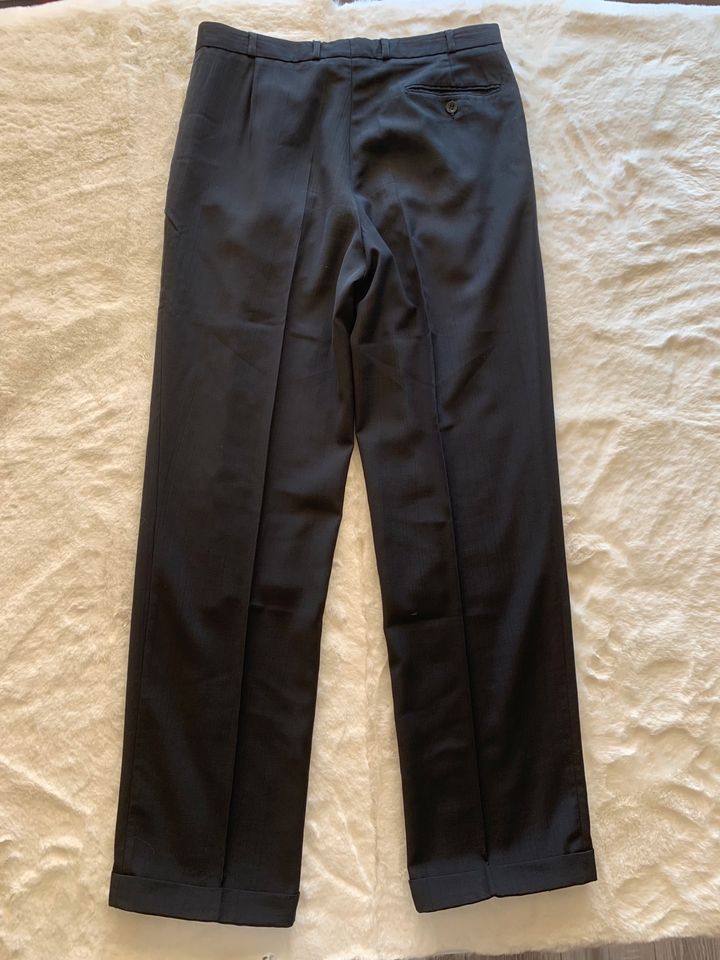 Schwarze Herren Männer Stoff-Hose Gr. 48 in Aachen