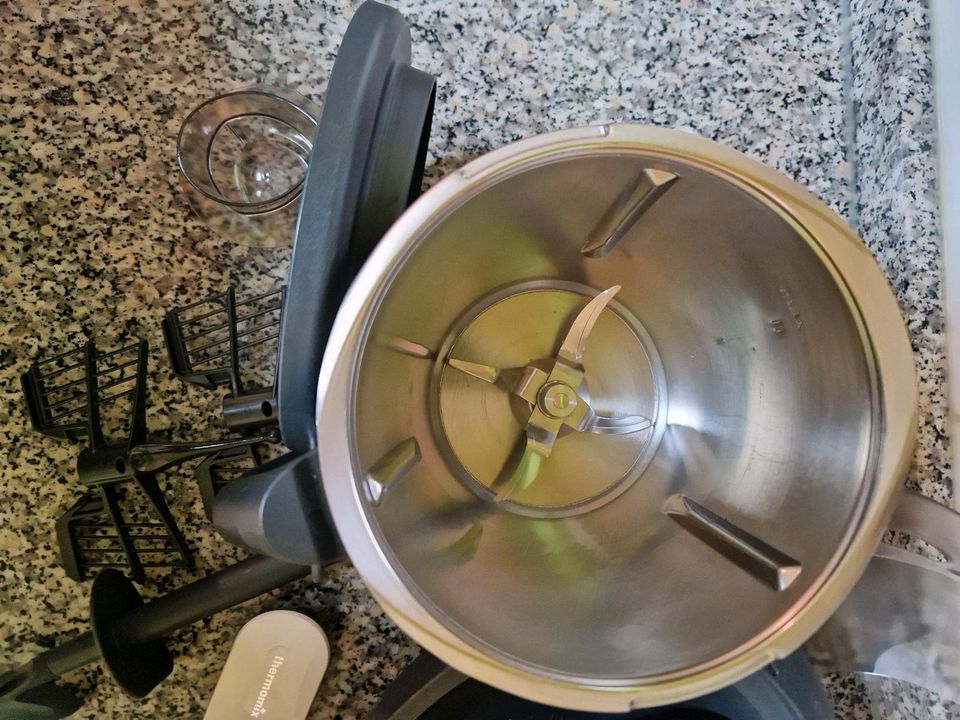 Thermomix TM 5 mit Zubehör in Mühlacker