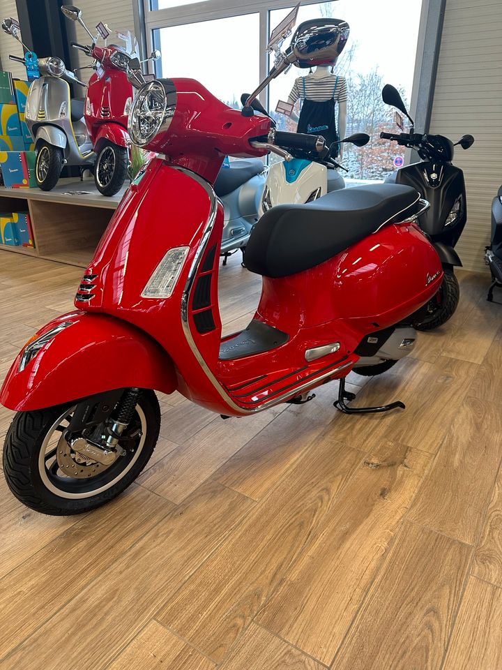 +NEU+ 2023 Vespa GTS  Super 125 ABS Rot Coraggioso in St. Wendel