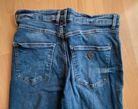 Blue Washed GUESS Jeans Slim mit Knopfleiste Gr. 28 *NEU* Hessen - Zierenberg Vorschau