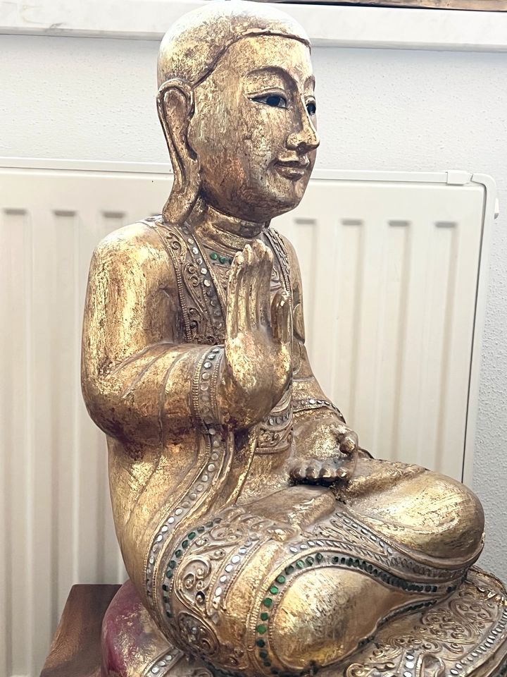 Wunderschöner Holzbuddha mit Blattgold aus Thailand. 46cm in Neufahrn