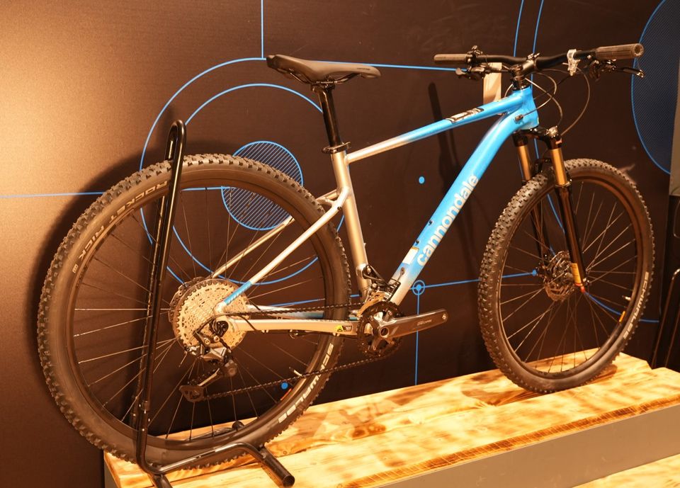 Cannondale 21 Trail SL 4 29" Electric Blue L NP: 999.- € in Brilon