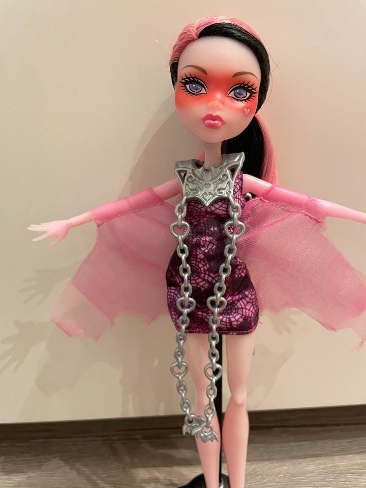 Monster High Puppe Draculaura in Kottenheim