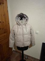 ZARA Kunstleder Pufferjacke Daunenjacke cropped XS beige Hessen - Florstadt Vorschau