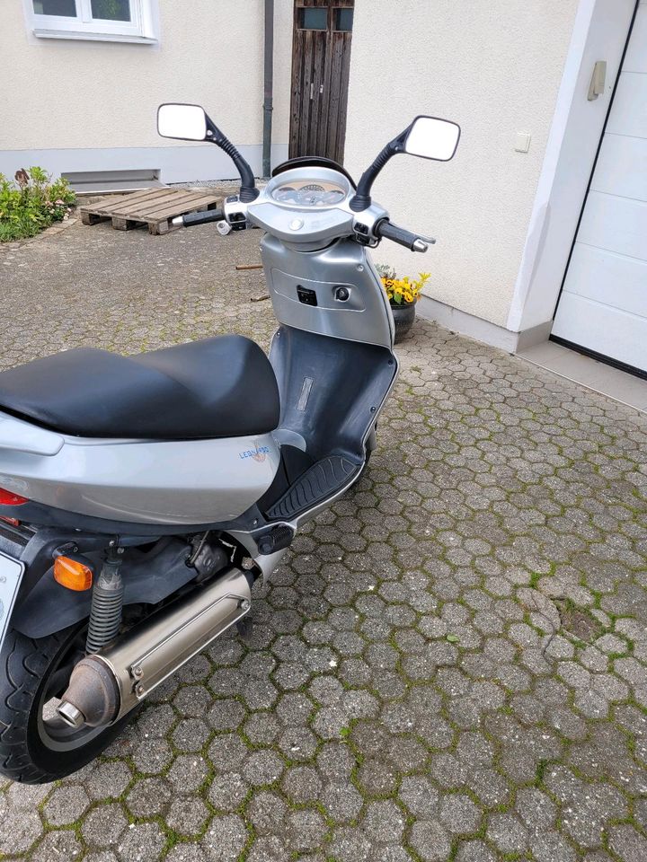 Aprilia Roller Leonardo 125 mit neuem Tüv und neuen Reifen in Regensburg