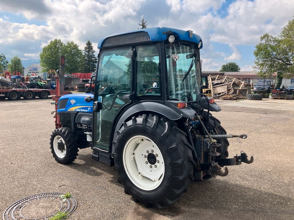 New Holland T4030V Schmalspurschlepper in Bühl