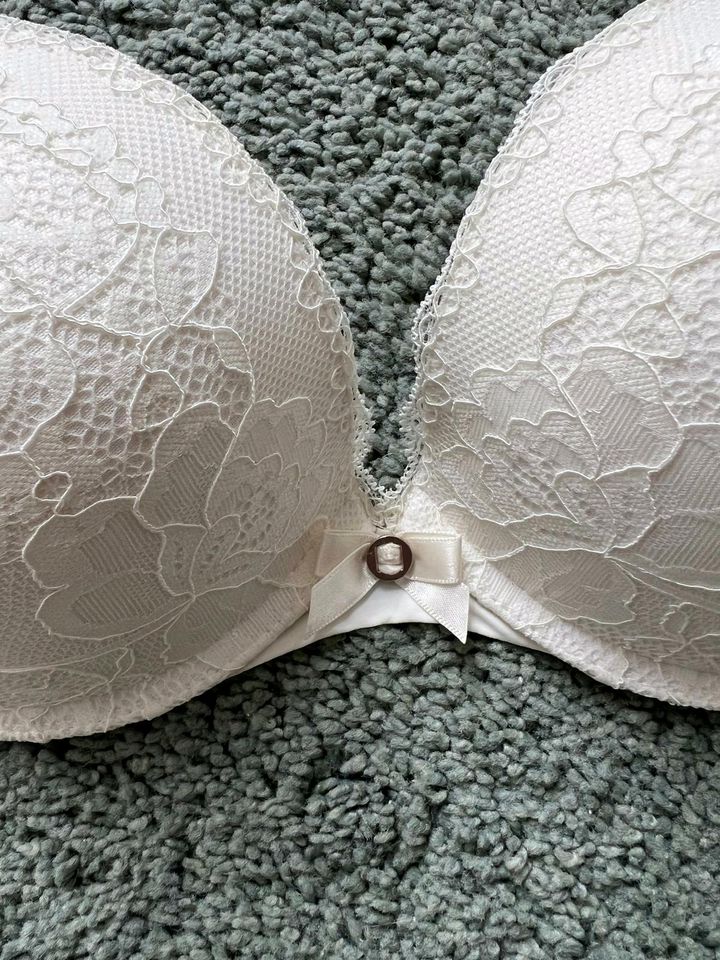 Push-up BH Hunkemöller 80C NEU mit Etikett in Jesteburg