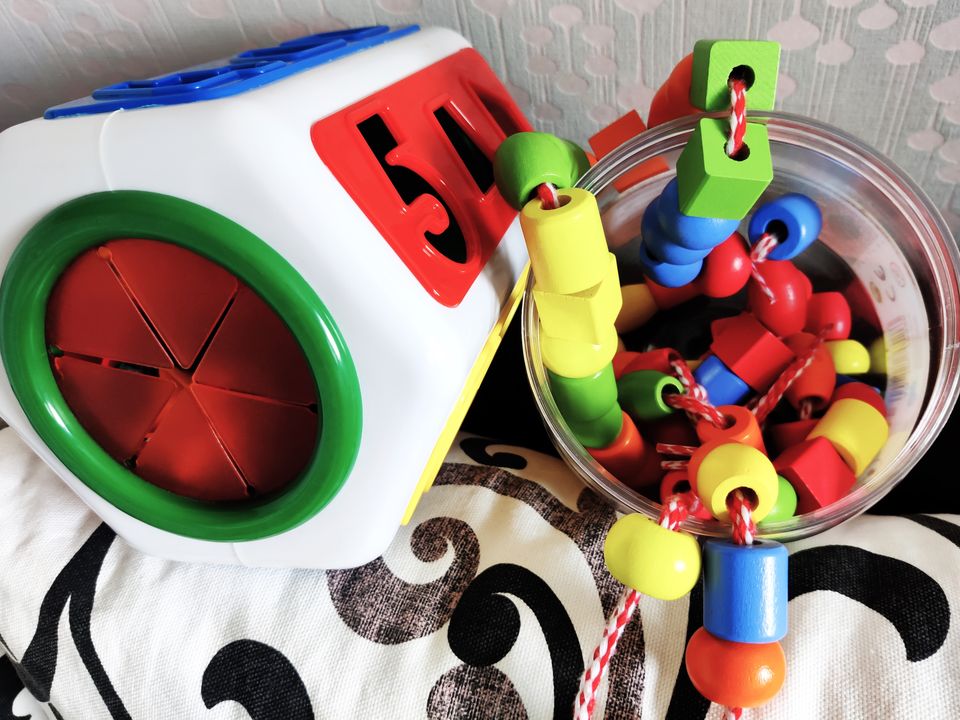 Babysteckspiel, Puzzle - Große Holzperlen zum fädeln in Berlin
