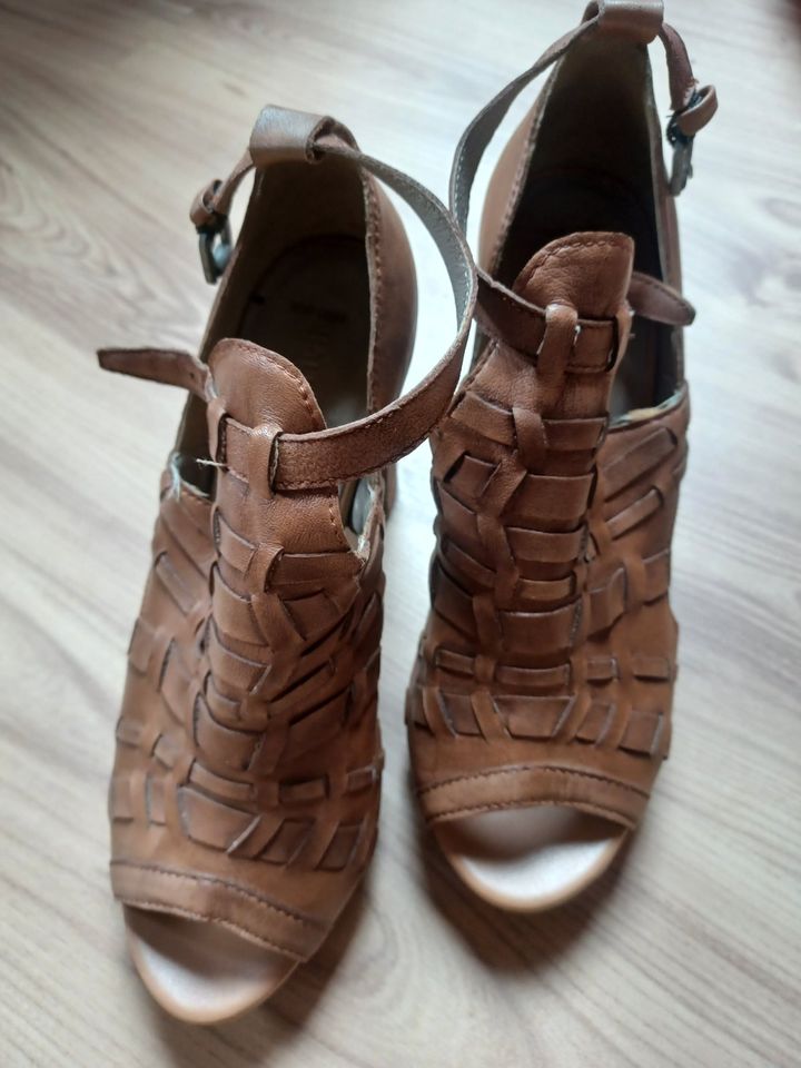 High Heels Plateau Hallhuber cognac Gr.38 sehr guter Zustand in Salem