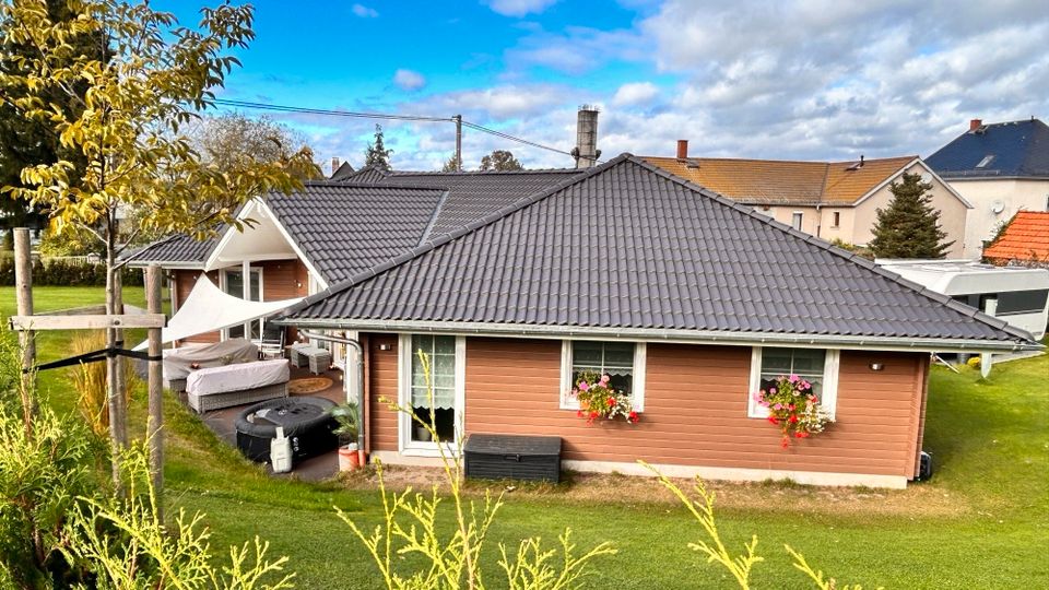 Exklusives Schwedenhaus im Bungalow-Stil mit großzügigem Grundstück! in Steinberg