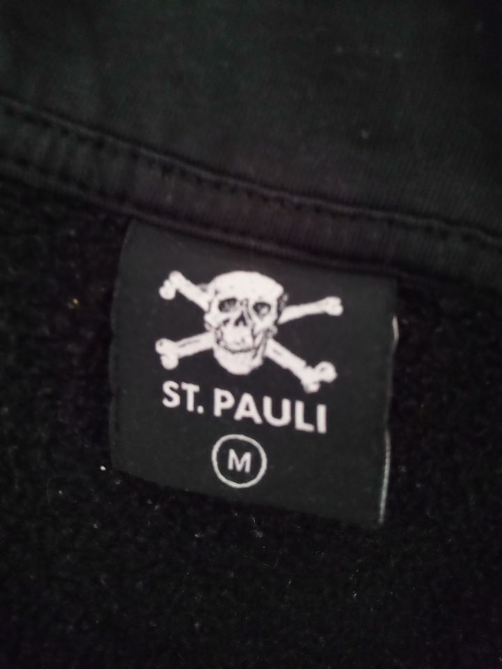 ST. Pauli Kapuzenjacke, Größe M in Selmsdorf