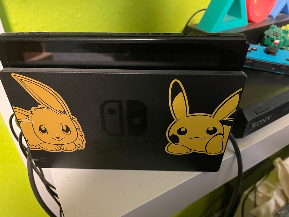 Nintendo Switch mit Zubehör in Camburg