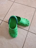 Hausschuhe Schuhe Badeschuhe Sandalen Größe 33 grün Mecklenburg-Vorpommern - Stralsund Vorschau