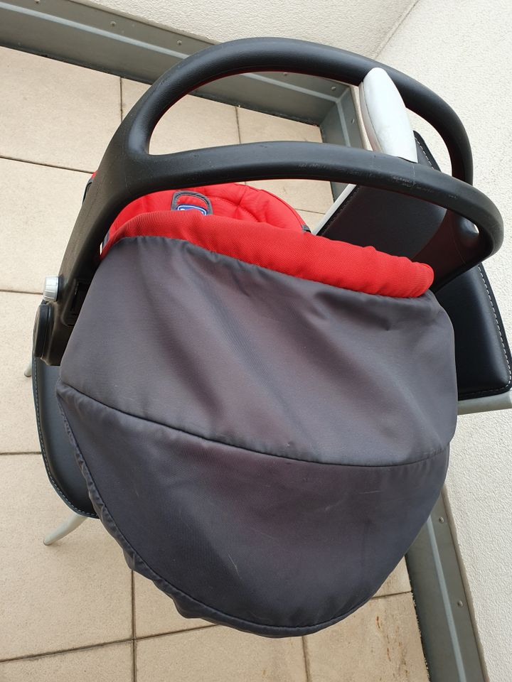 Chicco Babyschale Autositz 0 - 13 kg Gruppe 0+ rot schwarz in Düsseldorf