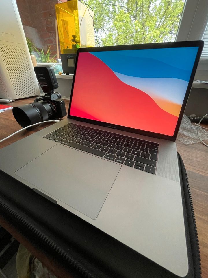 MacBook Pro 2019 15" i9 512gb 16gb - Radeon Pro 560x in Rendsburg