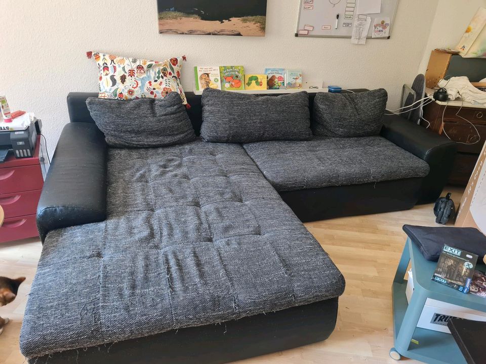 Sofa mit Schlaffunktion in Kiel