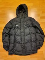 Nike Daunenjacke Winterjacke Gr. M Thüringen - Steinbach-Hallenberg (Thüringer W) Vorschau