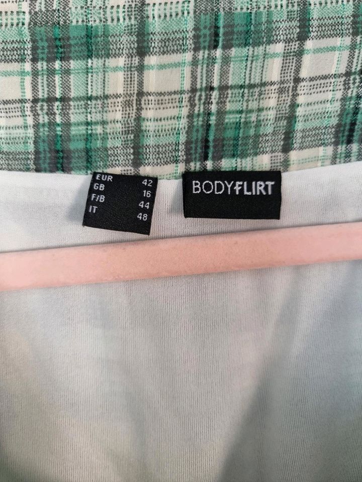 Bodyflirt midi Kleid Gr 42 neu in Leverkusen