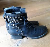 MJUS Boots Stiefeletten 40 schwarz Leder Nieten Niedersachsen - Scheeßel Vorschau