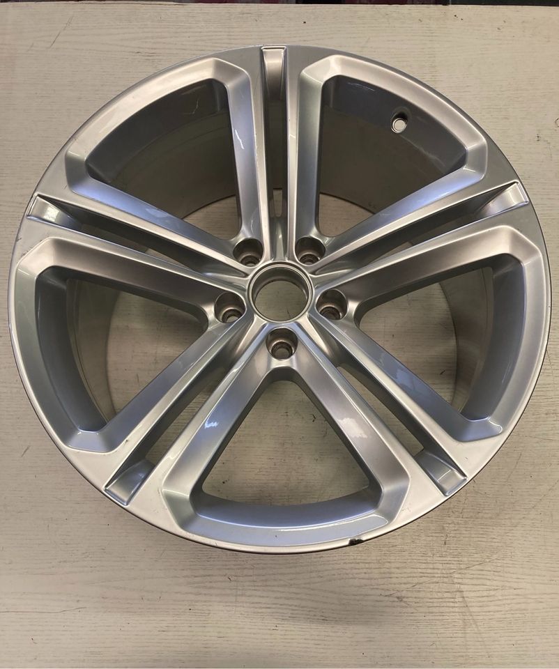 VW Tiguan Alufelge 9Jx19 ET33 5x112 5N0601025T in Bergkamen