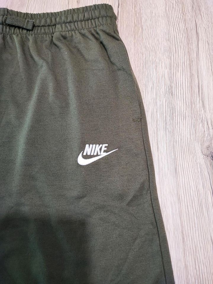 Nike Sportswear UNISEX - Jogginghose - cargo khaki Gr 158/170 in Leverkusen